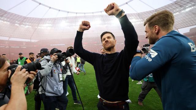 xabi-alonso-festejando-el-titulo-de-bundesliga.jpeg